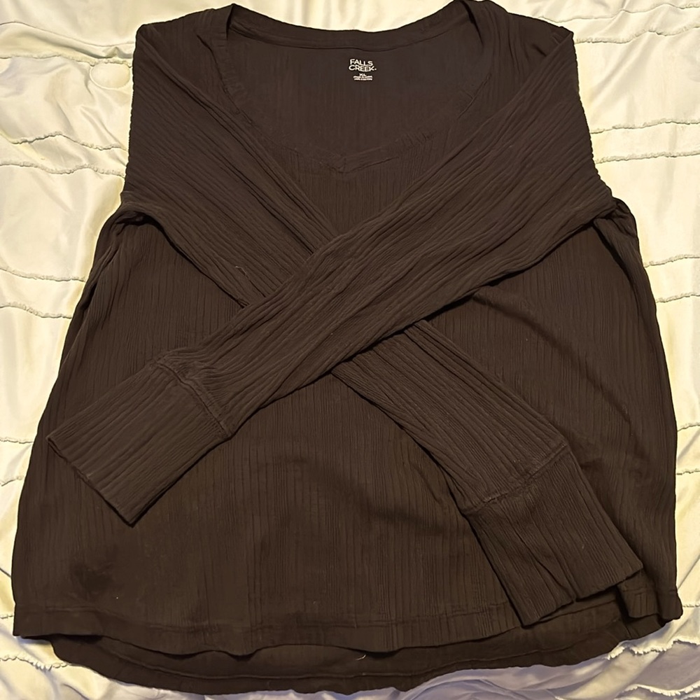 Long Sleeve V-Neck Falls Creek. XL